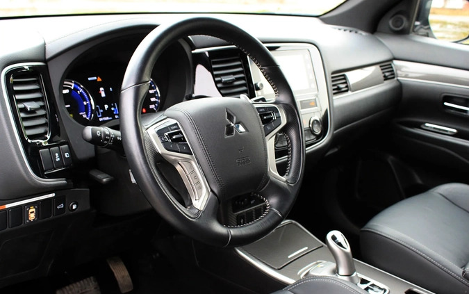 Mitsubishi Outlander cena 109900 przebieg: 41500, rok produkcji 2019 z Cedynia małe 301